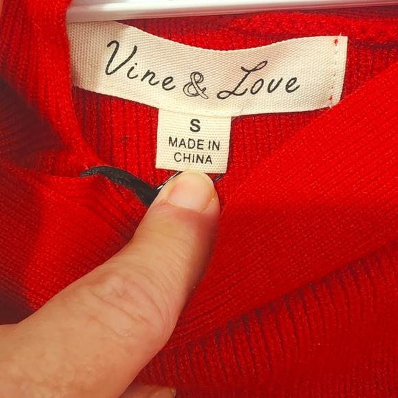 𝗥𝗘𝗗 𝗛𝗢𝗧 𝗛𝗔𝗟𝗧𝗘𝗥  OFF-THE-SHOULDER KNIT SWEATER - Picture 3 of 5